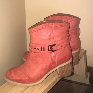 Boutique 9 Women’s Pink Clarnella Ankle Bootie, 6